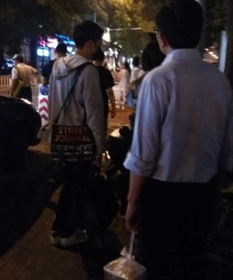 网曝唐艺昕带张若昀见爸妈
